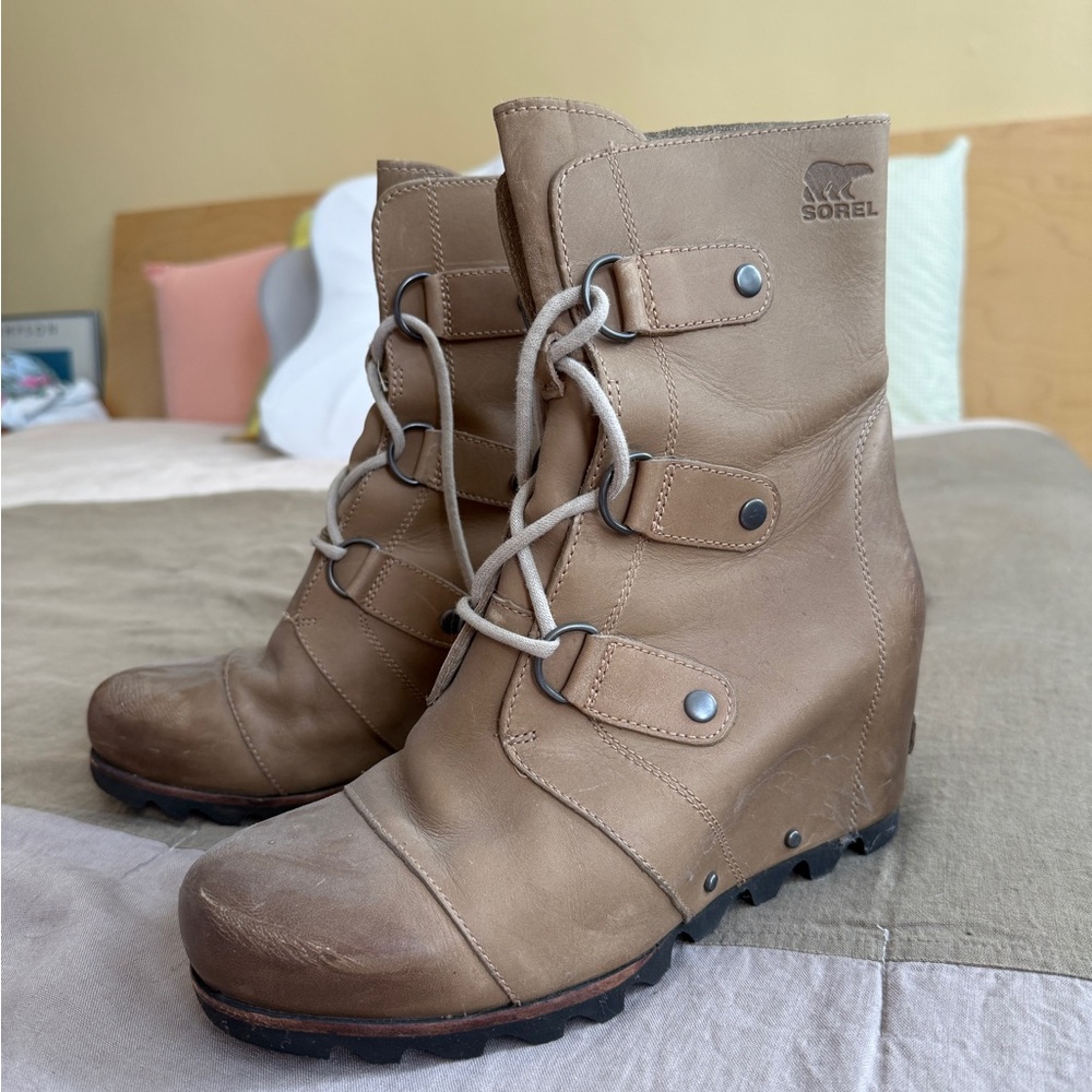Sorel Women's Beige Leather Winter Boots